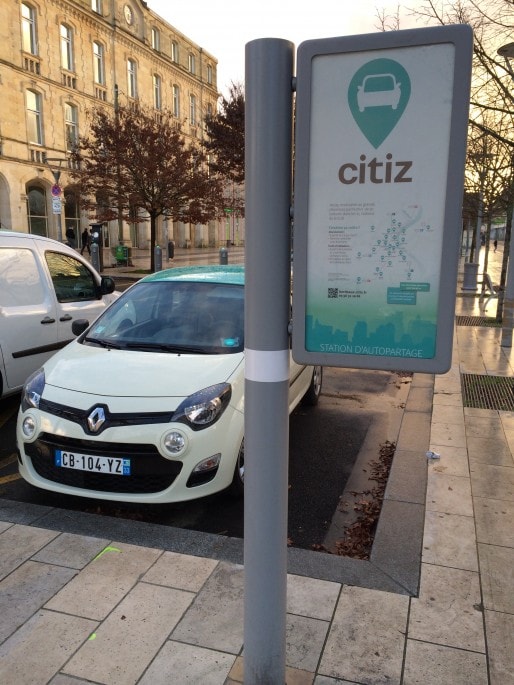 Pionnier de l'autopartage à Bordeaux, Citiz (ex Autocool) propose 51 véhicules à Bordeaux. (photo Stéphanie Pichon/Rue89 Bordeaux)