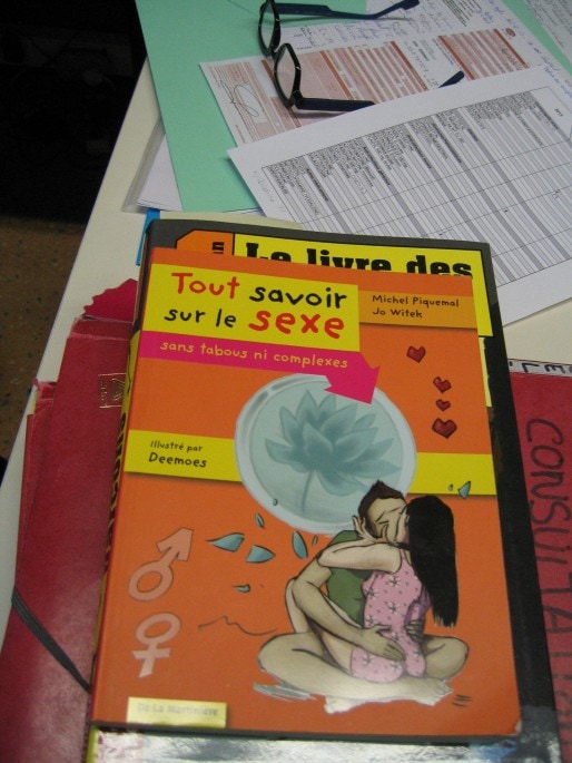 Documents d'information sur la sexualité disponible au Cacis du Grand Parc. (Photo Stéphane Moreale/Rue89 Bordeaux)