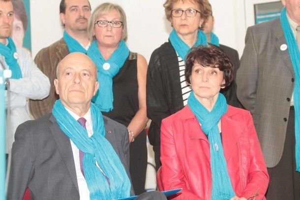 Anne-Lise Jacquet, nouvelle maire dArtigues, aux côtés d'Alain Juppé lors d'un meeting de Communauté d'avenir (DR)