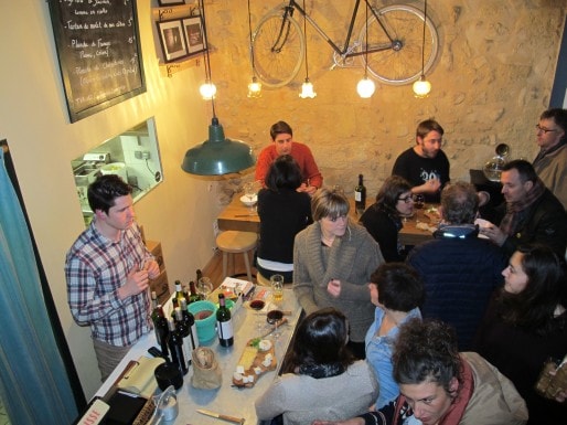 Le bar-restau Belle Campagne est ouvert le soir rue des Bahutiers, dans le quartier Saint-Pierre (photo SB/Rue89 Bordeaux)