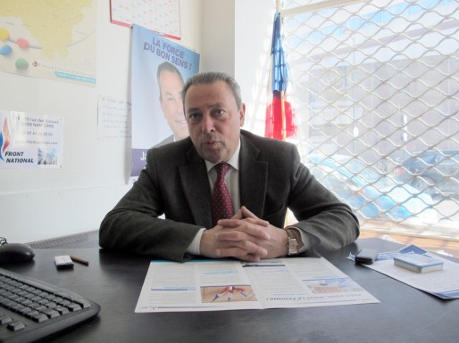 Le candidat Front national à son bureau, à Bordeaux (photo SB/Rue89 Bordeaux)