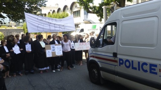 Action des greffiers ce jeudi devant le TGI (Photo Clé des Ondes/DR)