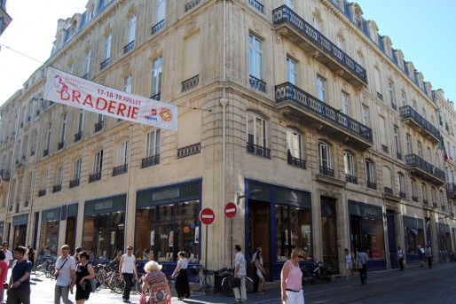 L'immeuble de la librairie Mollat en centre ville. Il abrite la libraire sur 2700 m2, les sutidos d'enregistrement son et video, les deux salles de rencontres, ainsi que le consulat du Mexique (WS/Rue89 Bordeaux)