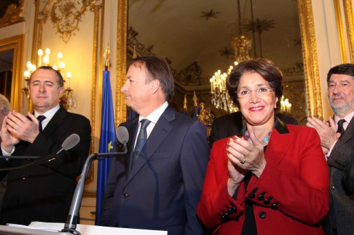 Jean-Pierre Bel, président du Sénat (au centre) et le questeur Alain Anziani (à droite). Déjà presque hors cadre, le sénateur girondin pourrait devoir se consacrer bientôt à Mérignac (Sénat/flickr/CC)
