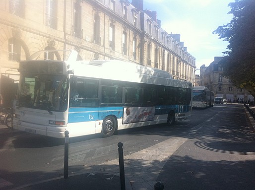 Un bus sur la place Gambetta (WS/Rue89 Bordeaux)