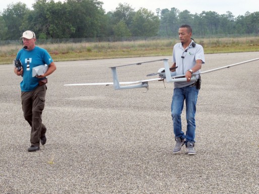 Le drone de Surveycopter après son vol d'essai (SB/Rue89 Bordeaux)