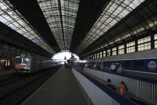 Combien de temps encore les trains Corail vont-ils côtoyer les TGV gare Saint-Jean ? (Photo Olivier/flickr/CC)