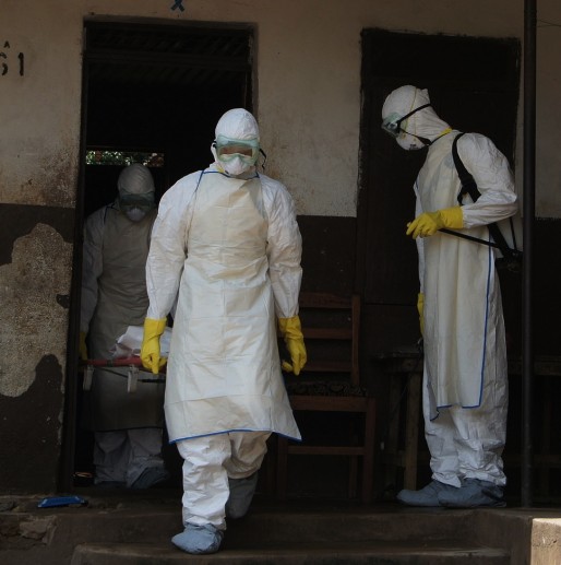 Interventions de médecins en Sierra Leone, épicentre du virus Ebola (Photo Commission européenne/flickr/CC)
