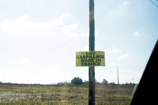 Pancarte contre la LGV Bordeaux-Toulouse (Caratello/flickr/CC)