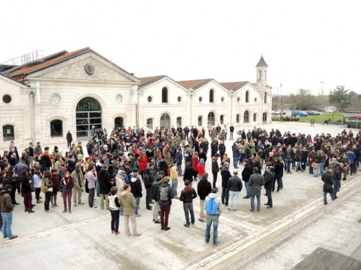 Rassemblement des professeurs et des élèves à l'école des beaux-arts d'Angoulême (DR)