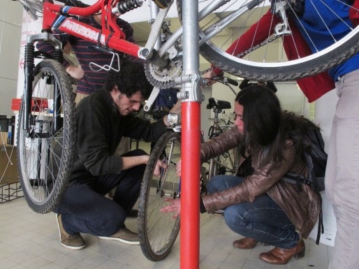  Un atelier vélo de la ressourcerie Etu'Recup sur le campus (SB/Rue89 Bordeaux)
