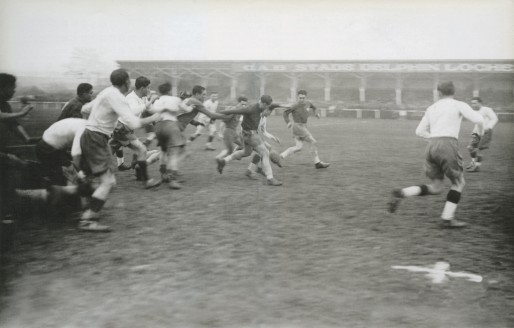 Musard : la petite tribune du stade Delphin-Loche dans les années 1940 (Coll. Ch Siot)