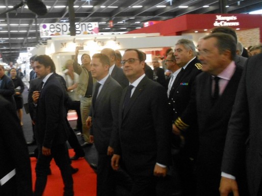 Après son discours, François Hollande a visité le salon Vinexpo. (ML/Rue89 Bordeaux)