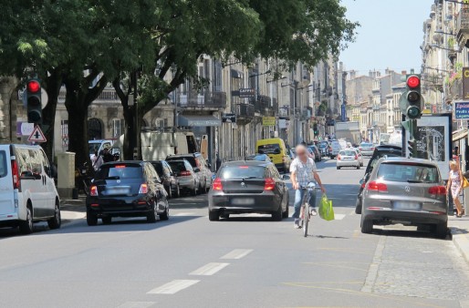 Rouler à contre-sens sur la bande cyclable de la rue Fondaudège (SB/Rue89 Bordeaux)