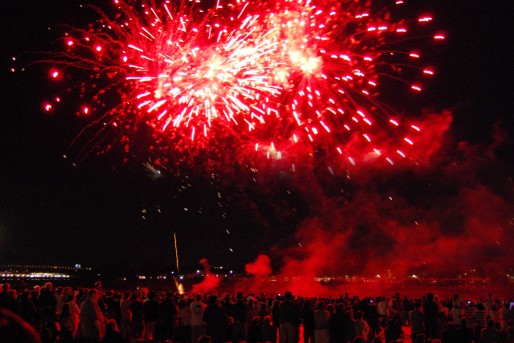 Bordeaux, coutumière des feux d'artifices (WS/Rue89 Bordeaux)