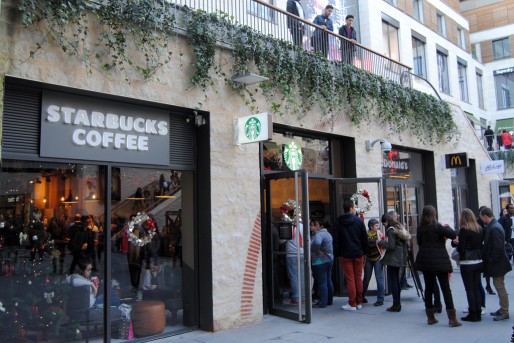 Starbucks et MacDonald, deux voisins de la promenade Sainte-Catherine (WS/Rue89 Bordeaux)