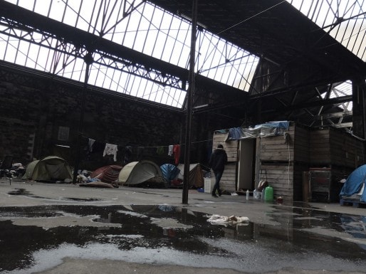 Plus de cent réfugiés Sahraouis vivent dans le squat du quai Deschamps, à Bordeaux (SB/Rue89 Bordeaux)