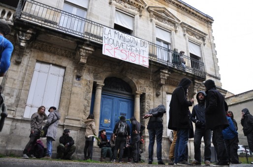 La Nuit Debout Bordeaux entrouvre la porte de la Maison du Mouvement. (Xavier Ridon/Rue89 Bordeaux)