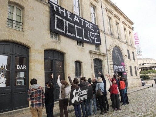 Les militants de la CIP devant le TnBA (SB/Rue89 Bordeaux)
