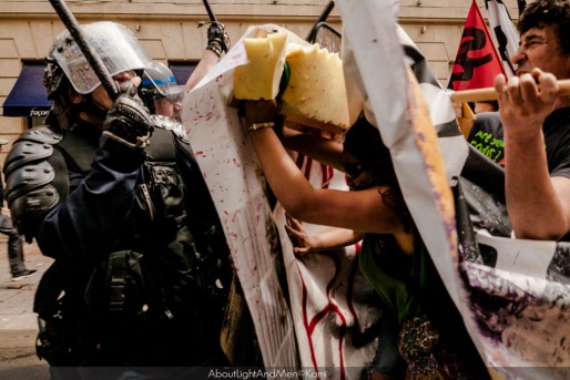 Des heurts entre les manifestants et les CRS après interpellation d'un lycéen (AboutLightAndMen/©Kami)