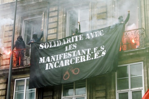 Une banderole a été déroulée cours Victor-Hugo (WS/Rue89 Bordeaux)