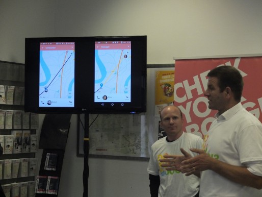 Philippe Grand, d'Instant System (à droite), présente les interfaces conducteur et passager de Boogi (SB/Rue89 Bordeaux)