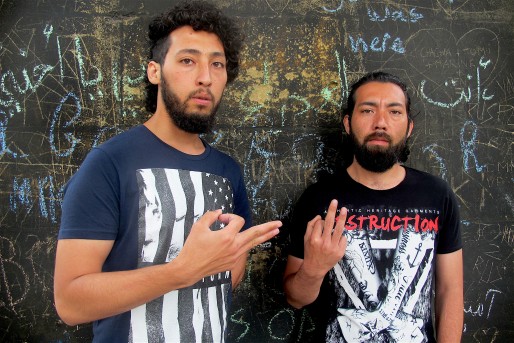 Le signe des rappeurs Matin et Farhad est le code de Kaboul, 020 (AP/Rue89 Bordeaux)