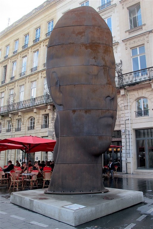 "Sanna", la sculpture de Jaume Plensa, restera à Bordeaux grâce à un mécène anonyme. (AP/Rue89 Bordeaux)