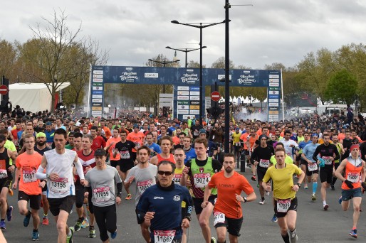 Le Marathon de Bordeaux, premier marathon nocturne de France, se déroule en avril (© Bordeaux Métropole)