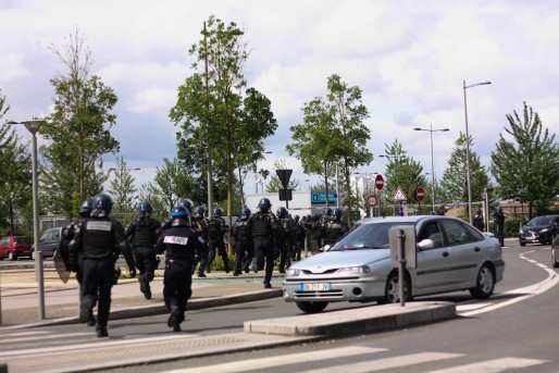 Gros déploiement de force de l'ordre pour empêcher l'action du Collectif de luttes 33 (CP/Rue89 Bordeaux)