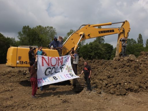 Les militants au Domaine de la Plantation, en mai 2016 (SB/Rue89 Bordeaux)
