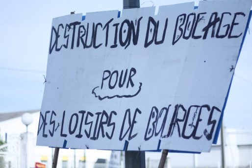 Pancarte sur le parking de Décathlon (CP/Rue89 Bordeaux)