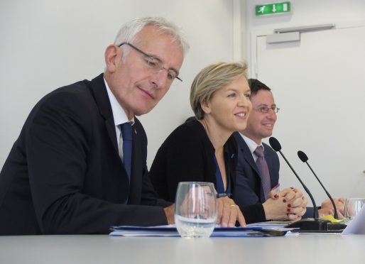 Le patron de la SNCF Guillaume Pepy, Virginie Calmels, vice-présidente de Bordeaux Métropole, et Stéphan de Faÿ, directeur d'Euratlantique (SB/Rue89 Bordeaux)