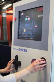 Les séniors pourront se tester sur la plus grande Game Boy du monde, console née en 1989 et à laquelle leurs enfants ont pu jouer.