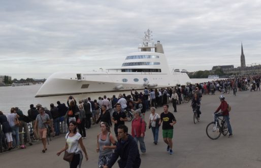 Le départ de Bordeaux du super yacht "A" (SB/Rue89 Bordeaux) 