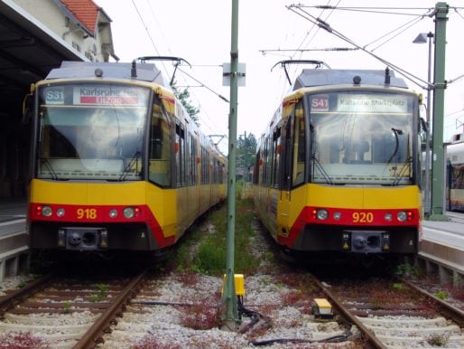 Le tram-train de Karlsruhe en Allemagne (wikipedia)