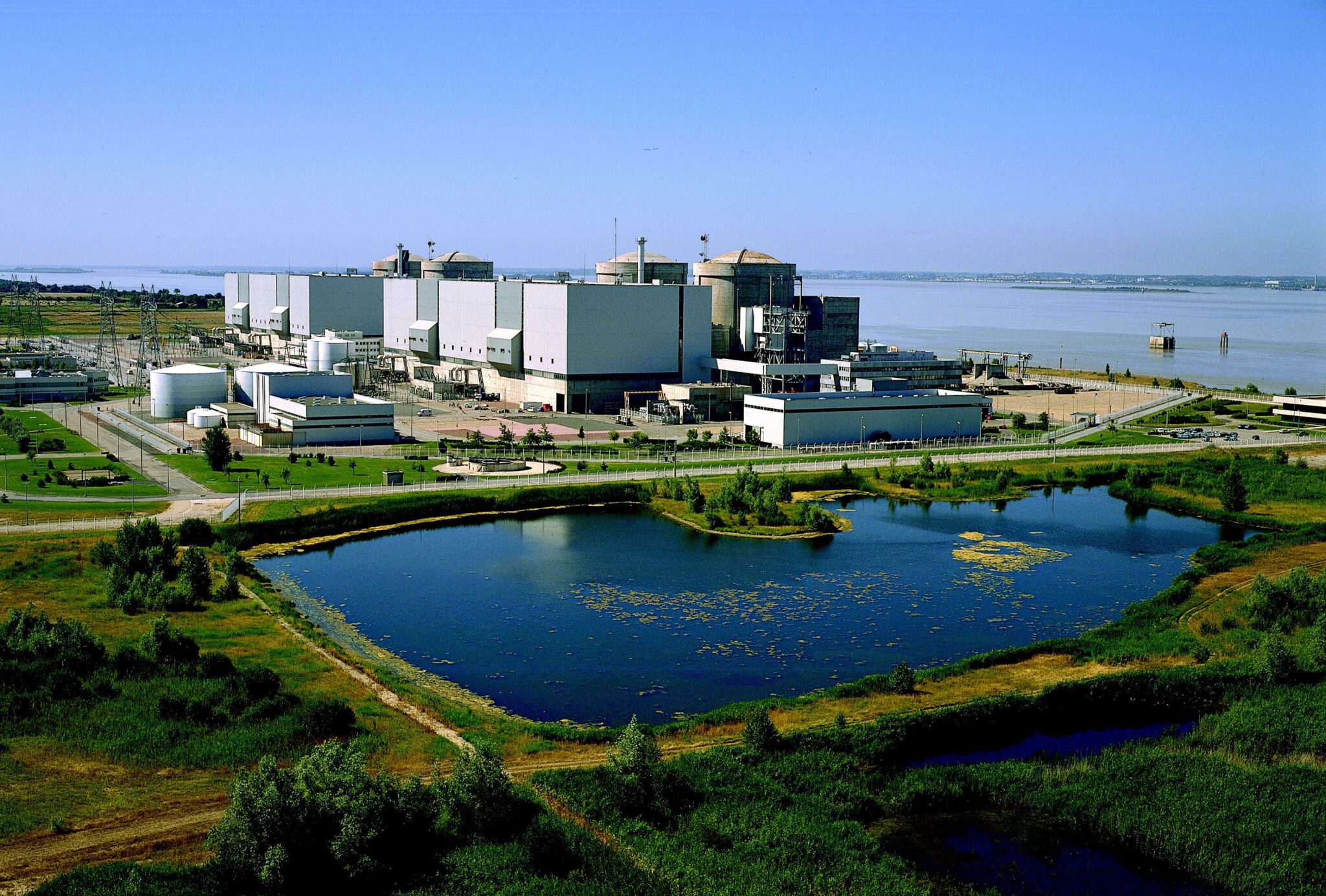 La centrale nucléaire du Blayais une des ancêtres du parc français