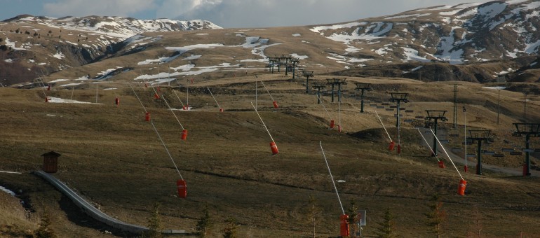 Pyrénées : le changement climatique menace les stations de ski