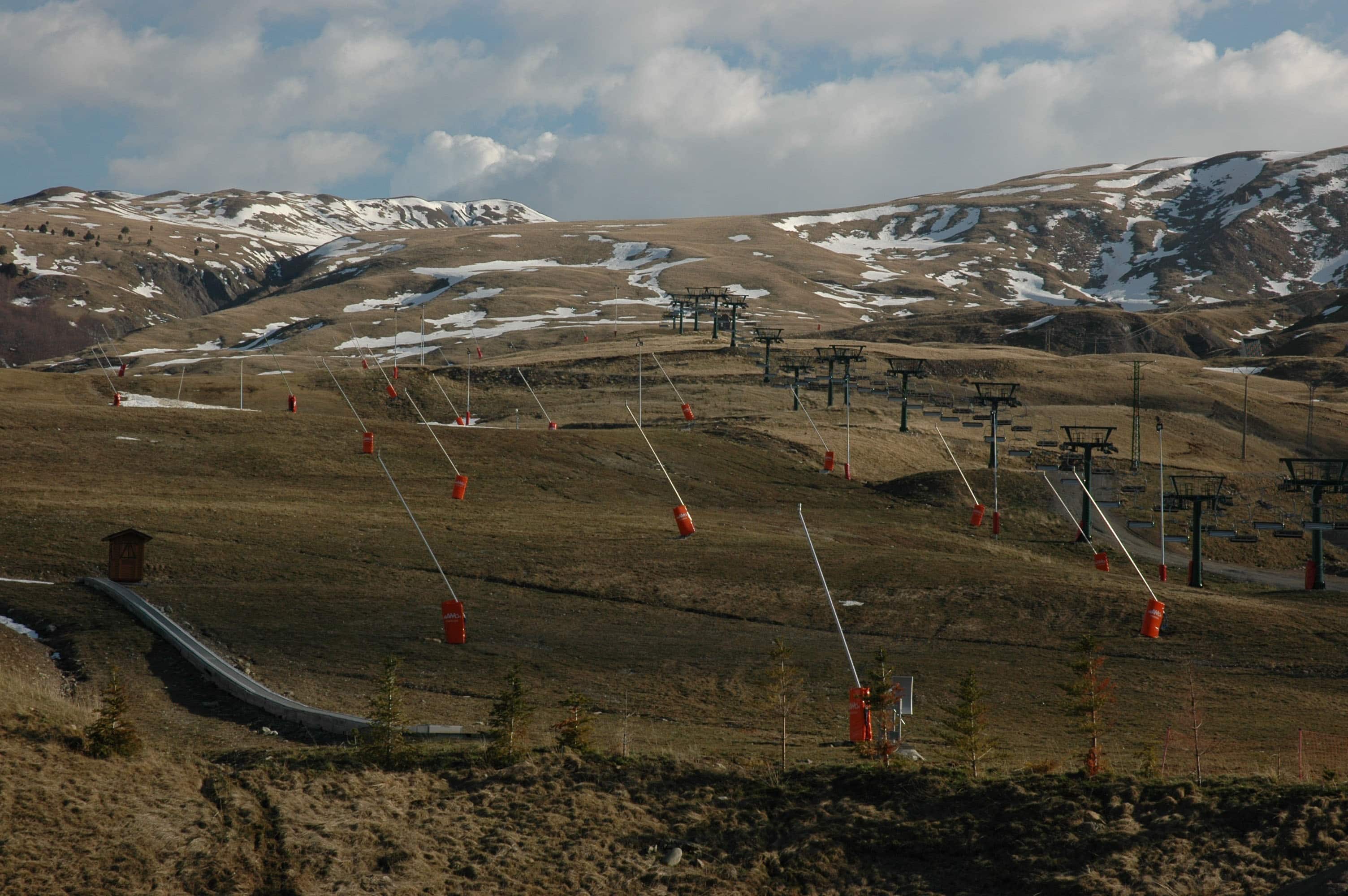 Pyrénées : le changement climatique menace les stations de ski