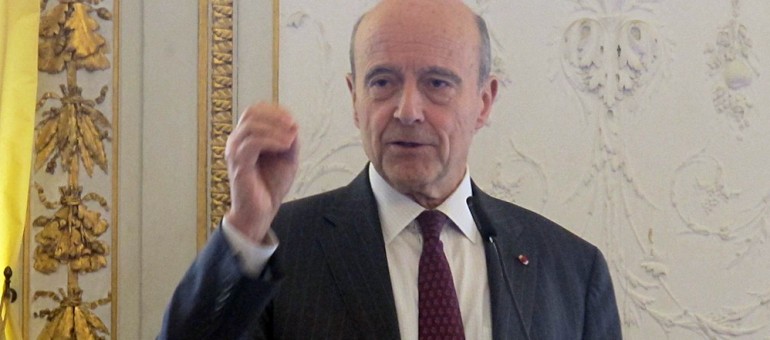 Alain Juppé appelle à « faire barrage » au FN