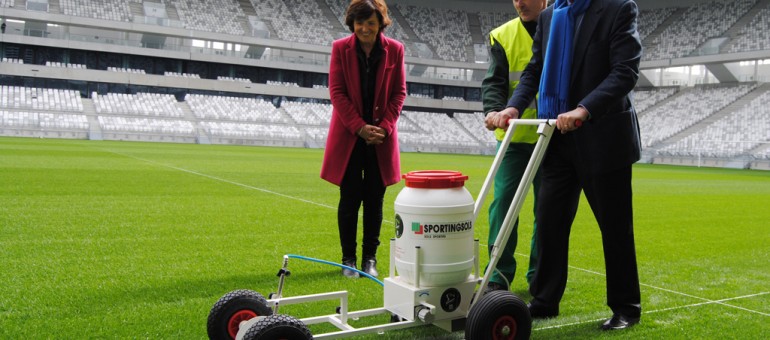 Alain Juppé trace la ligne de touche au Nouveau stade de Bordeaux