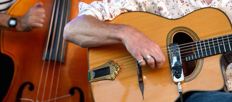 Fête de la musique : plein de cordes à l’arc de Bordeaux