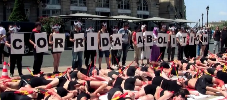 Happening à Bordeaux pour l’abolition de la corrida