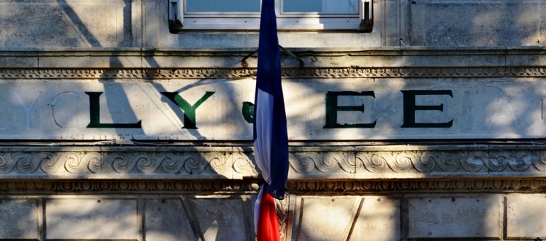 Une minute de silence pour les victimes des attentats à Paris