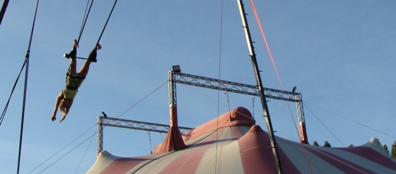Chapiteau en Hiver, et le printemps du cirque bordelais