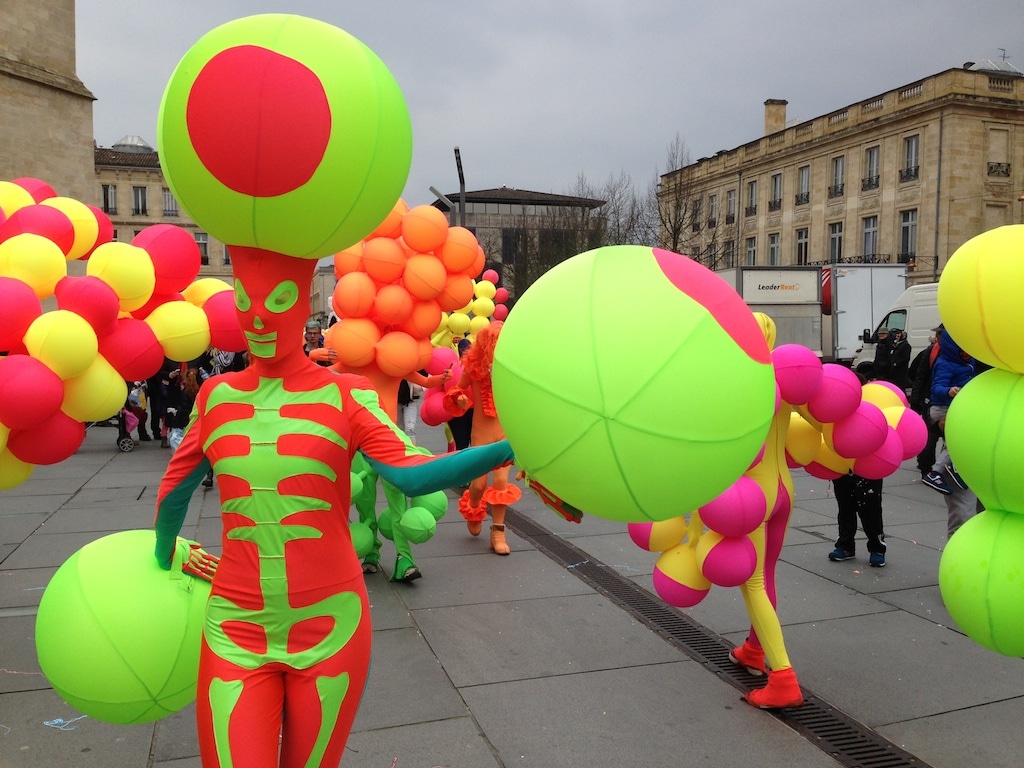 Bordeaux, un carnaval « gonflé » et bien bigarré