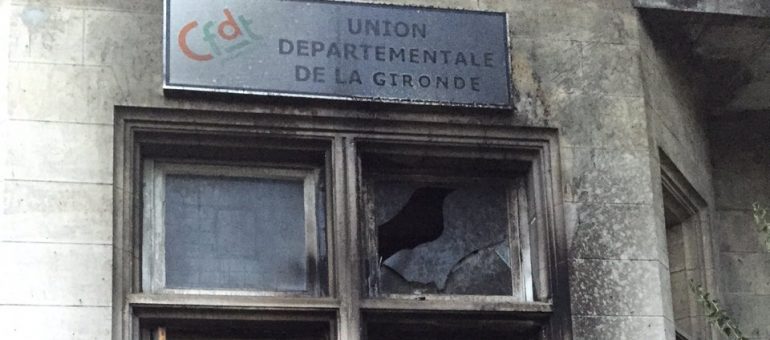La CFDT « pas intimidée » par l’incendie de son local à Bordeaux
