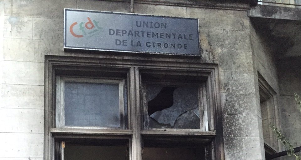 La CFDT « pas intimidée » par l’incendie de son local à Bordeaux