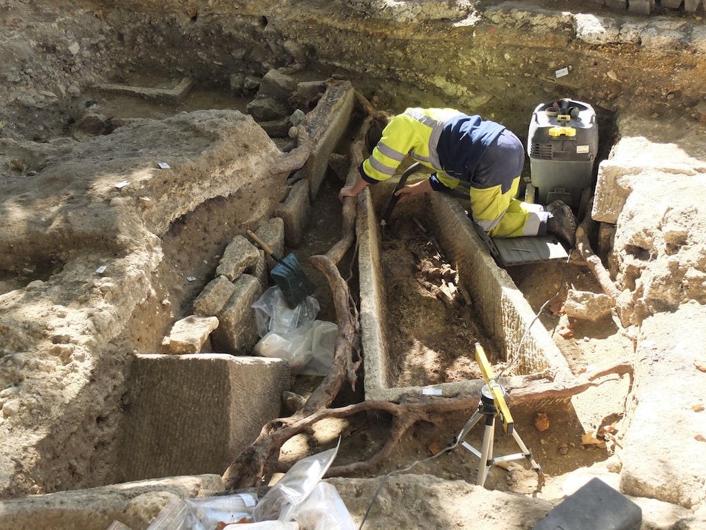 Des sarcophages du Moyen-Âge découverts à Bordeaux