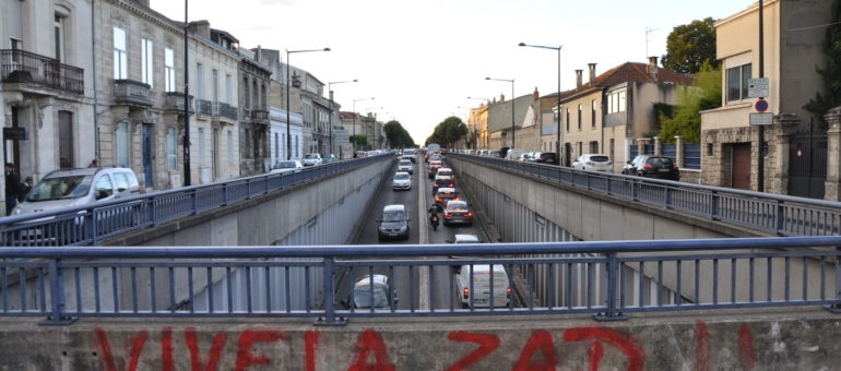 (2) Lever les barrières des boulevards aux transports propres